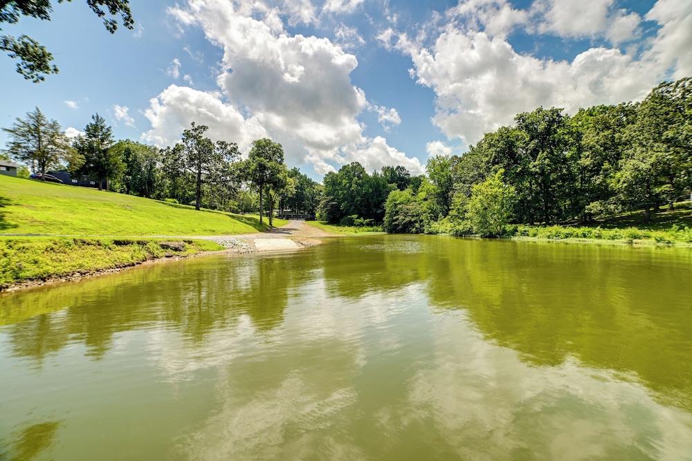 Private Dock & Slip: Kentucky Lake Cottage!