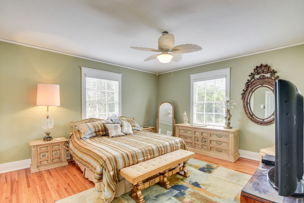 Sprawling Daytona Beach Villa < 1 Mi to Beach! view 2