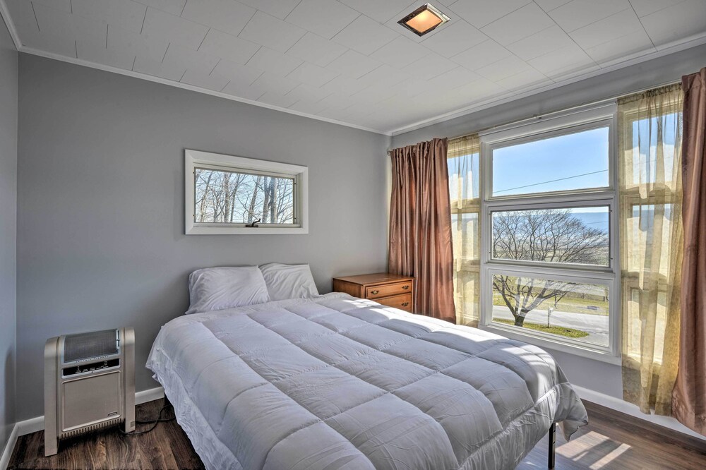 Cozy Home w/ Private Patio & Views, Hiking On-site