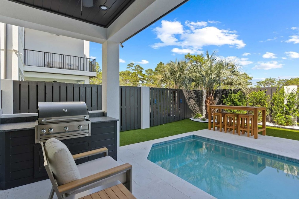 Pool, Hot Tub, Firepit, Walk to Beach Near Gulf Place
