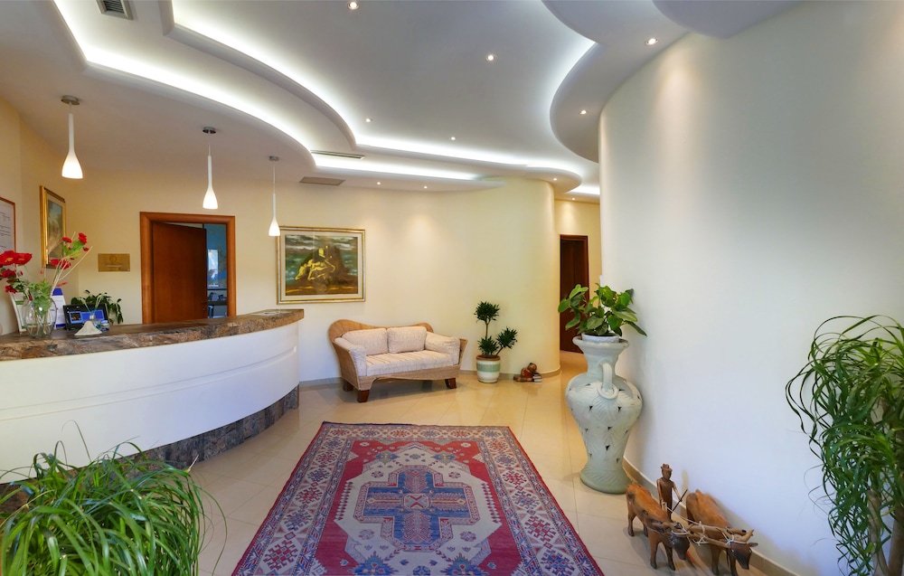Lobby & Reception