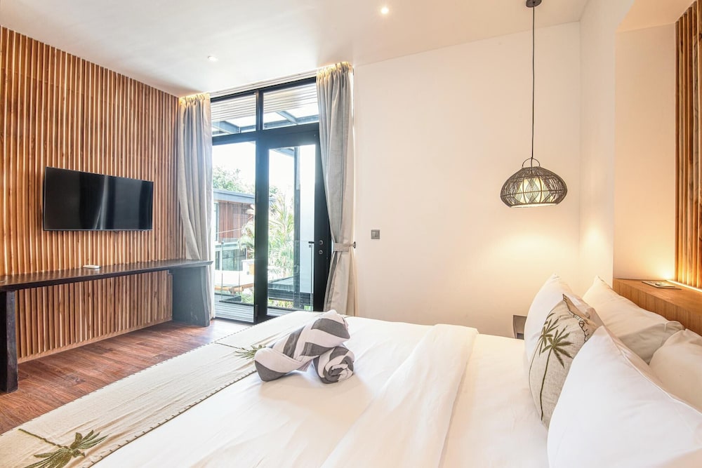 Elegant 6BR Canggu Retreat Just 400m to the Ocean