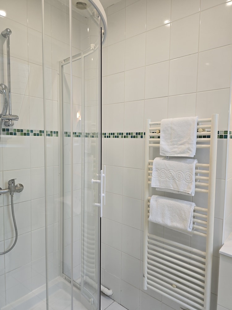 Castel Bayeux Guesthouse