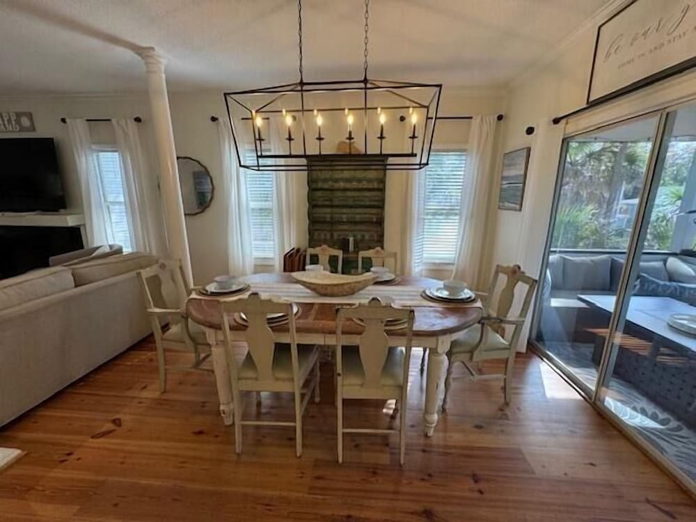 Beautifully Appointed 3-bed, 2.5-bath Home, Great Location Near Beach & Club