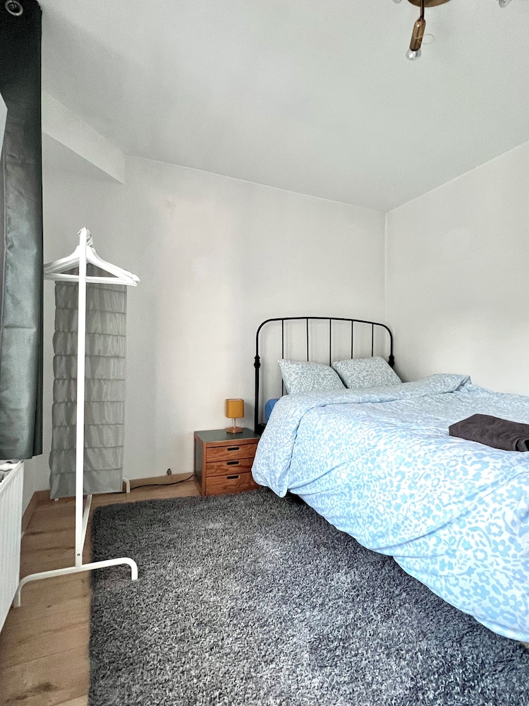 Spacious Family Apartment Midi