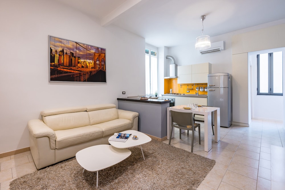 Metro Universit Apartment by Wonderful Italy photo 2