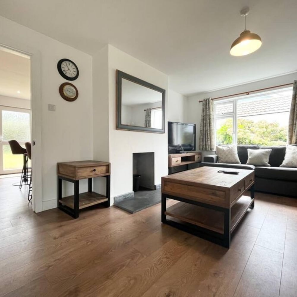 Bright 3bed Bungalow Porthlevan view 4