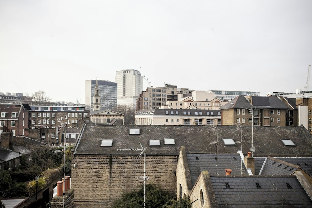 Theed Street by Onefinestay