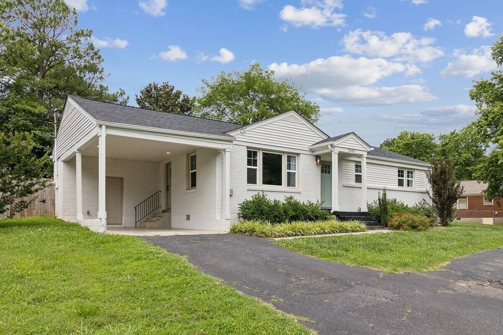 Chic Retreat Near Downtown Nashville 3 Bedroom Home by RedAwning