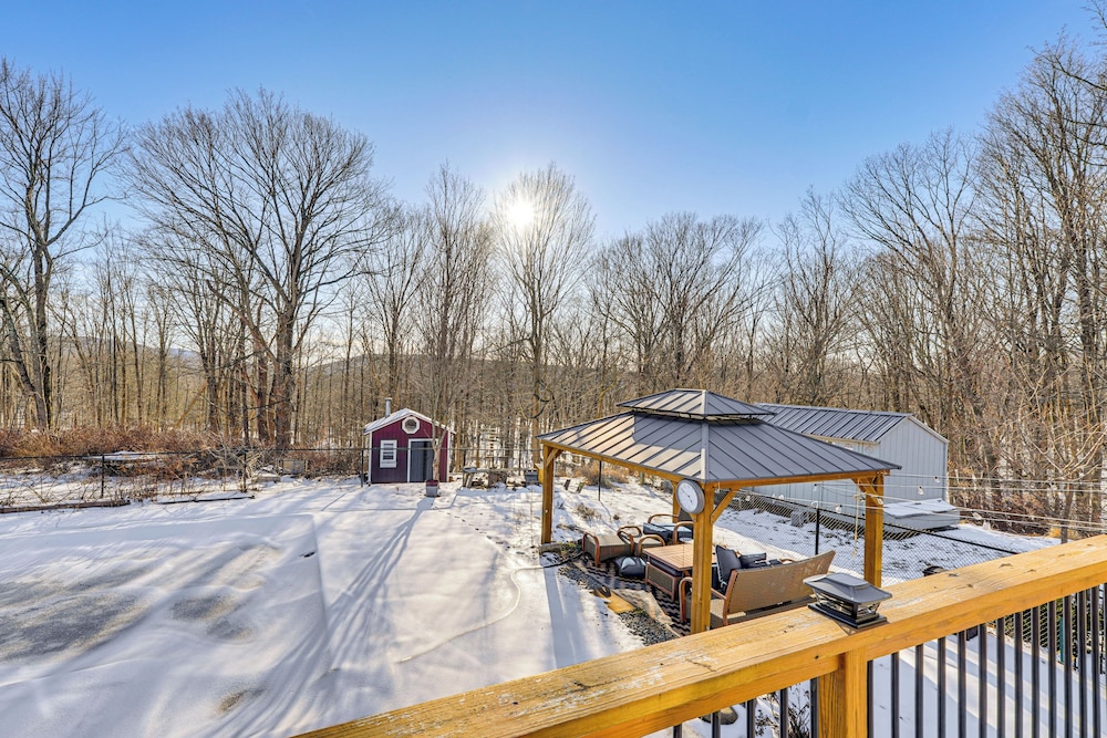 Hudson Valley Retreat w/ Pool Near Greenwood Lake