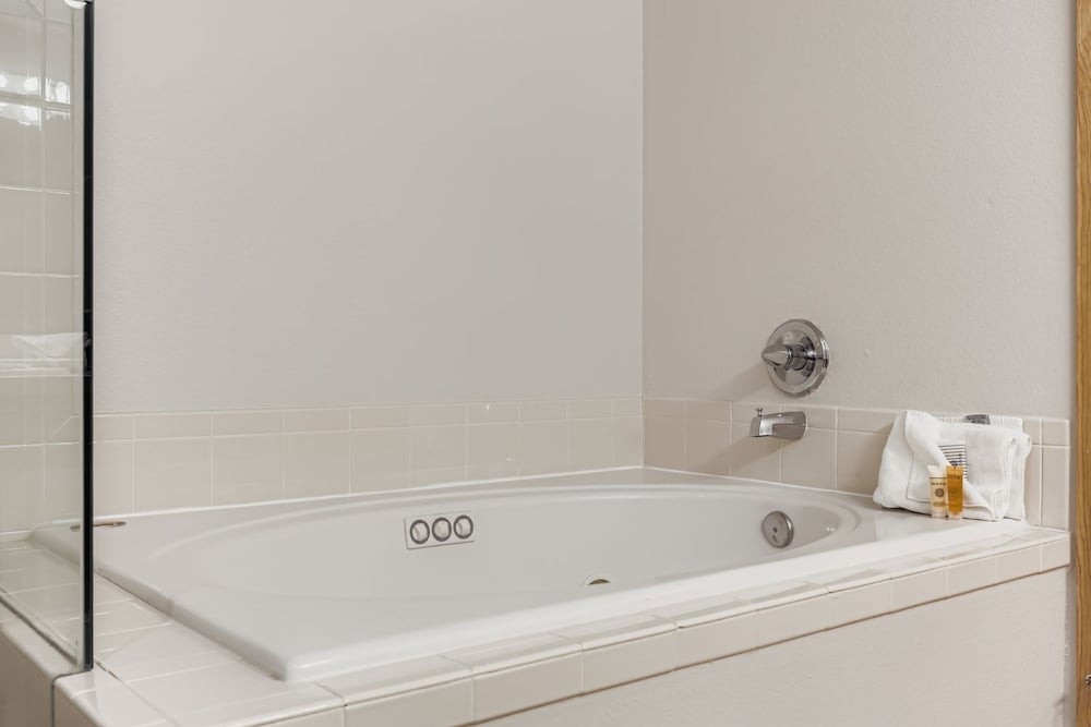 5094 Gateway 3 Bedroom Condo