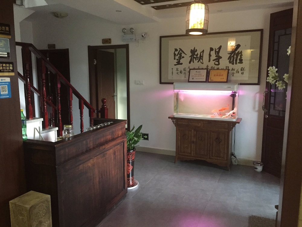 Zunyuelou Inn Tongli