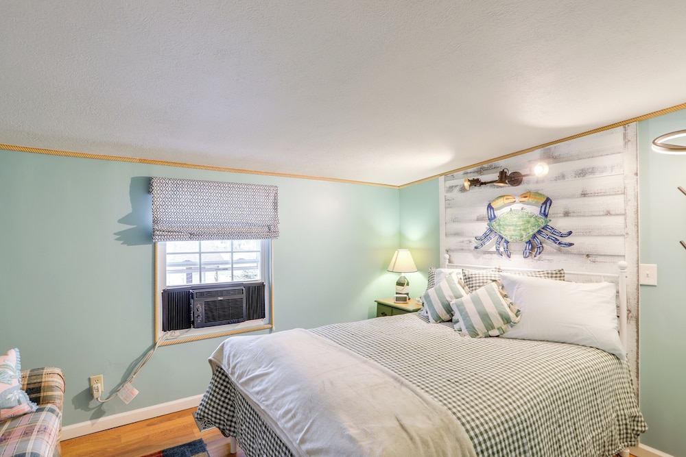 1 Block to Beach: Home w/ Hot Tub in Port Clinton!