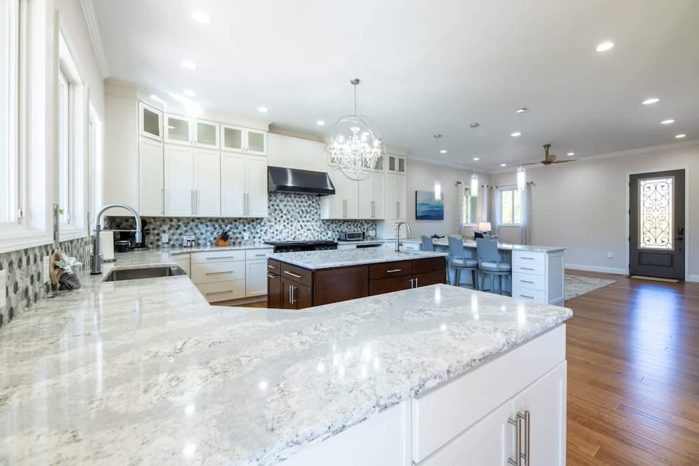 Sleeps12 Pet Friendly 2 Hottubs Views Full Kitchen