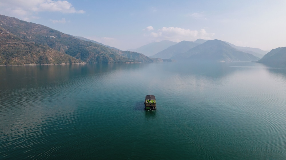 Divine Lake Cruise