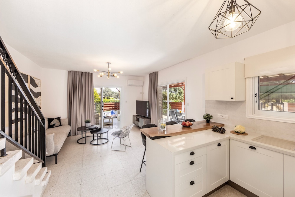 Larnaca Seaside Villa Marina 44