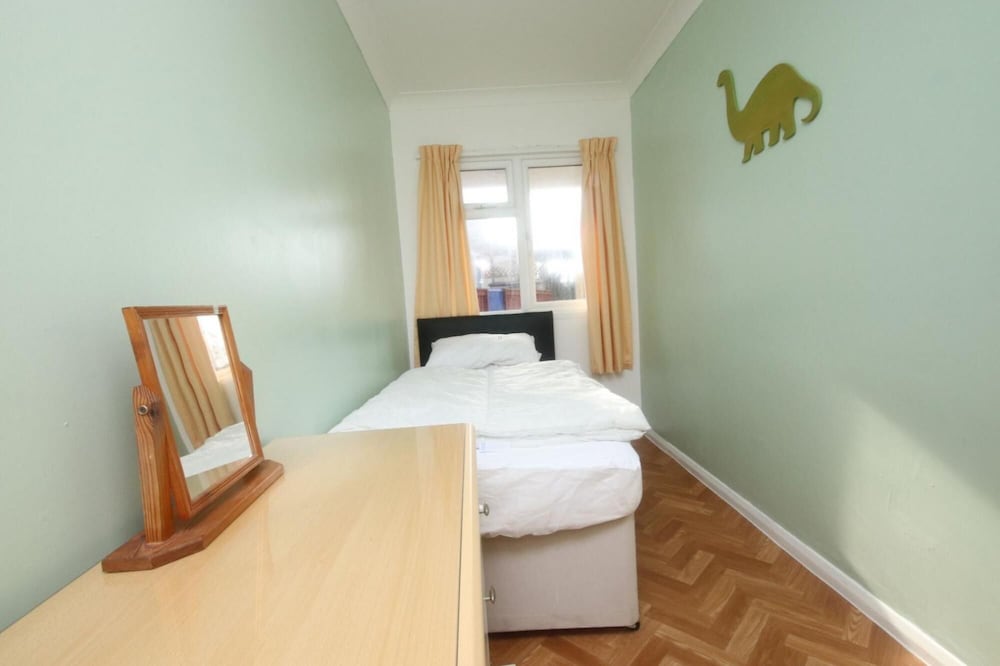 43G Medmerry Park 2 Bedroom Chalet view 2