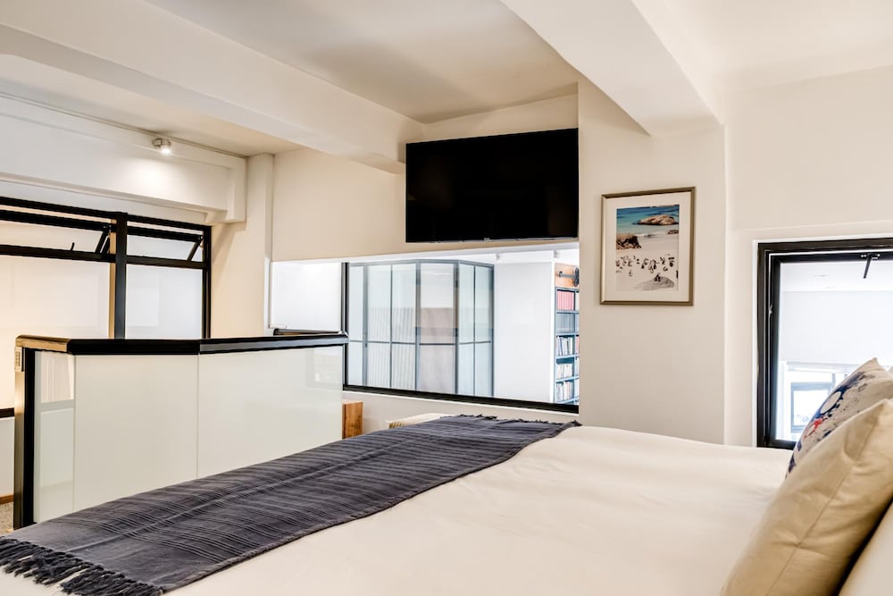 Contemporary 2bed in Art Deco Heritage Site Elevea