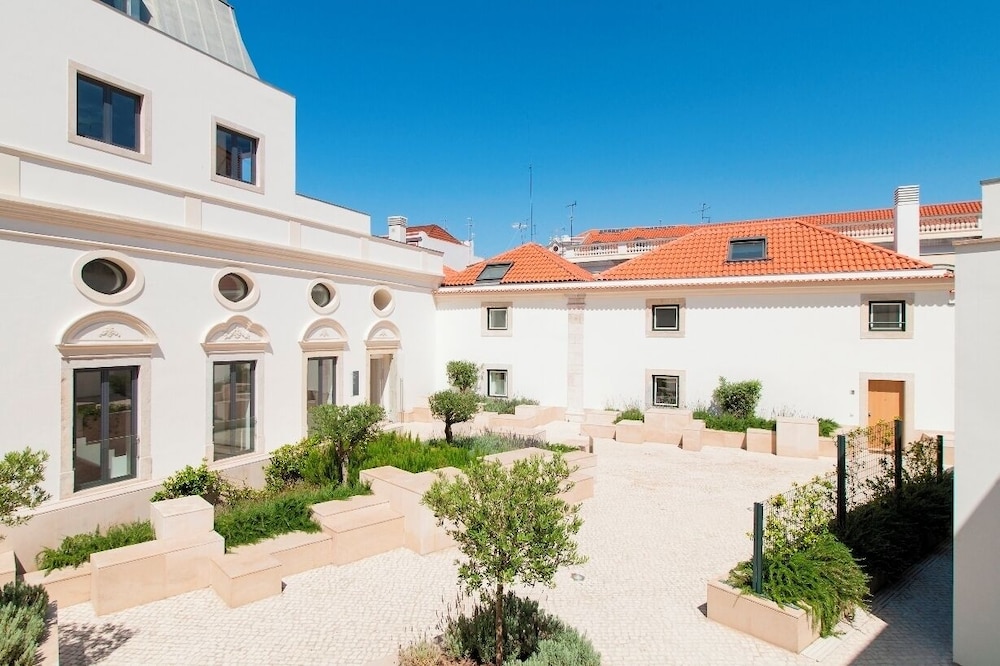 JOIVY Lux & Spacious 1BR home w/ huge terrace, 5mins to Academy of Sciences view 2