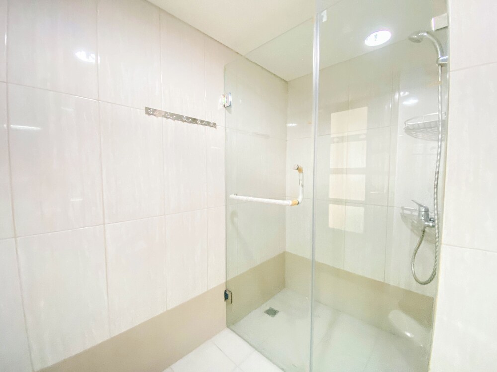 Simply Studio Apartment Tamansari La Grande