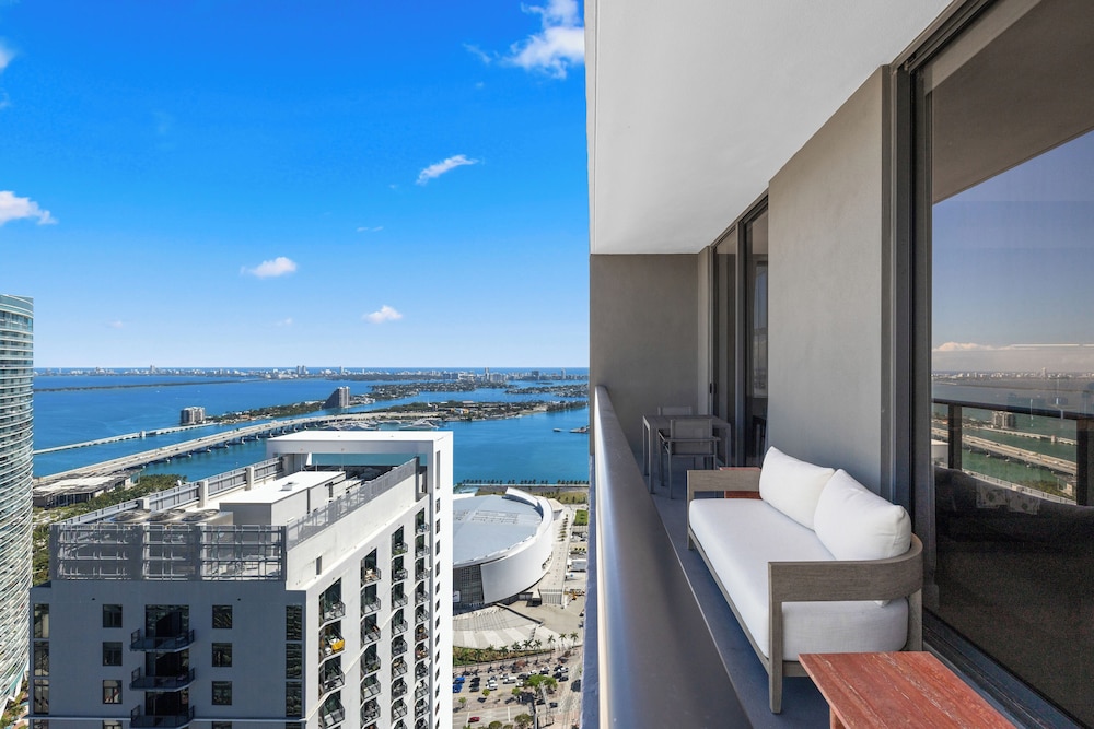 Luxury 49FL Condo with City Views