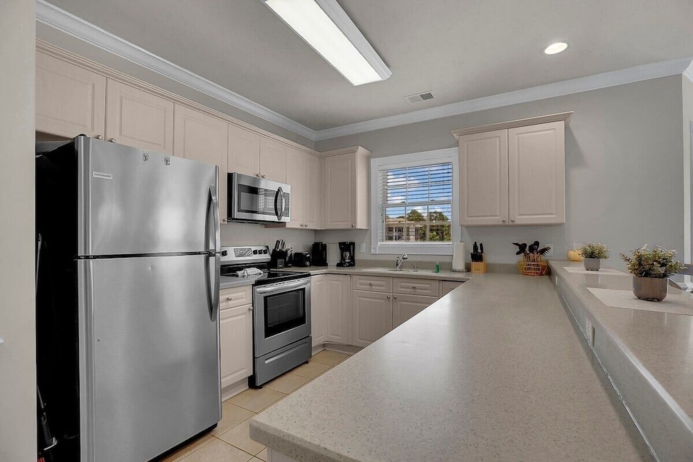 Magnolia Pointe Luster Leaf 4890-301 3 Bedroom Condo