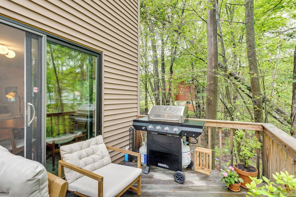 Lake Access at Family-friendly Home in Tobyhanna