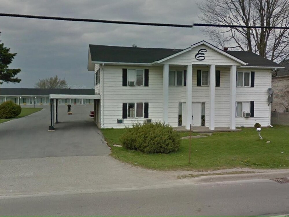 Embassy Motel