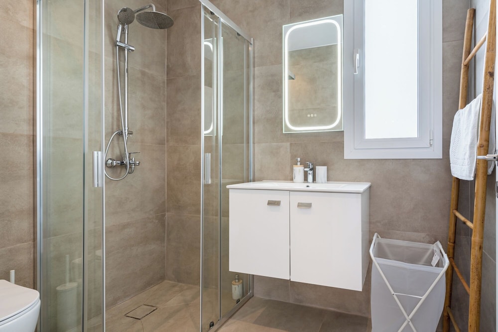Blu Horizon - Stylish Living with Pool & Balconies in Protaras