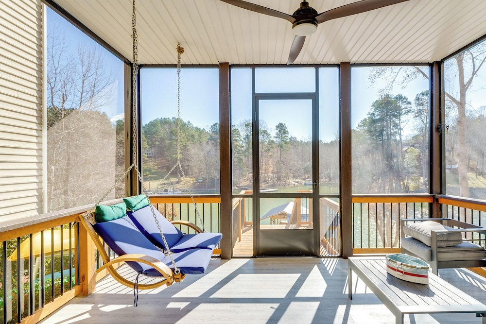 2 Kayaks: Lakefront Lookout Shoals Getaway!