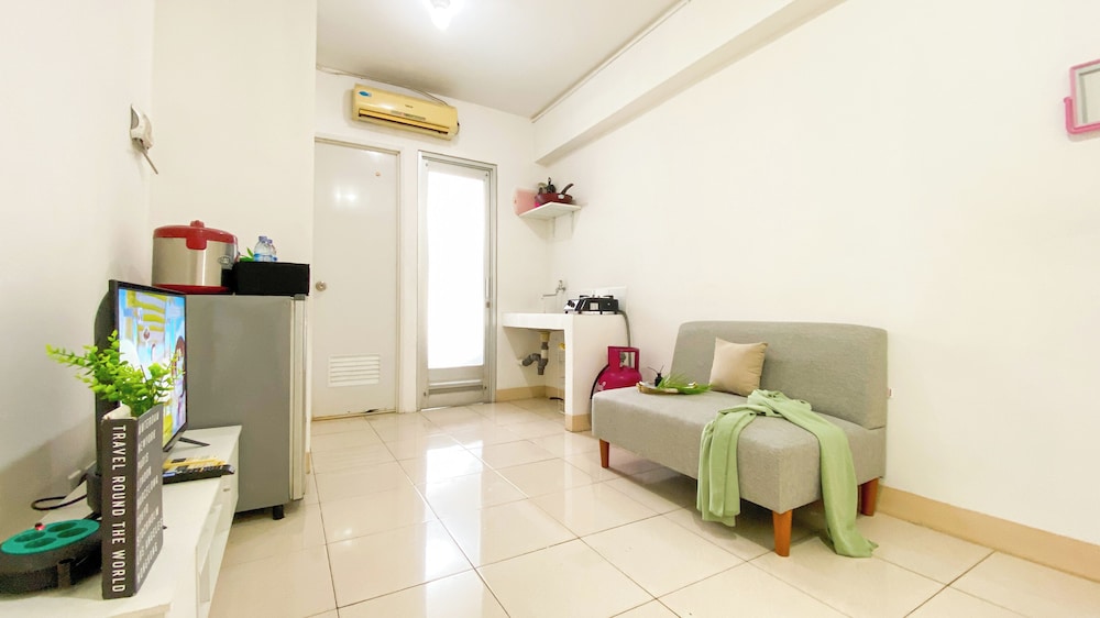 Homey And Modern 2Br At Green Bay Pluit Apartment