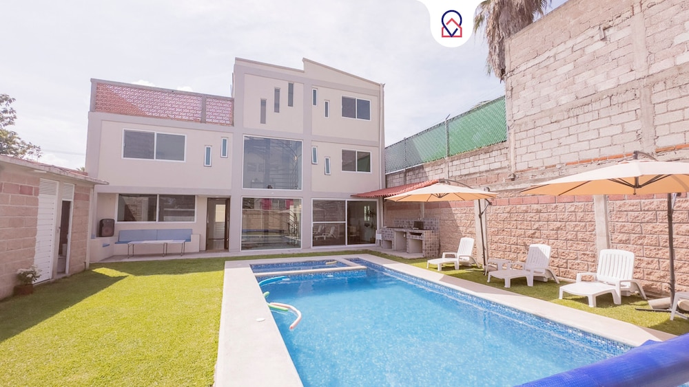 New Comfortable Retreat. Pool & BBQ