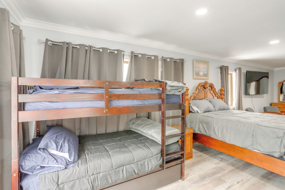 7 Mi to Cedar Point: Retreat w/ Hot Tub & Gazebo