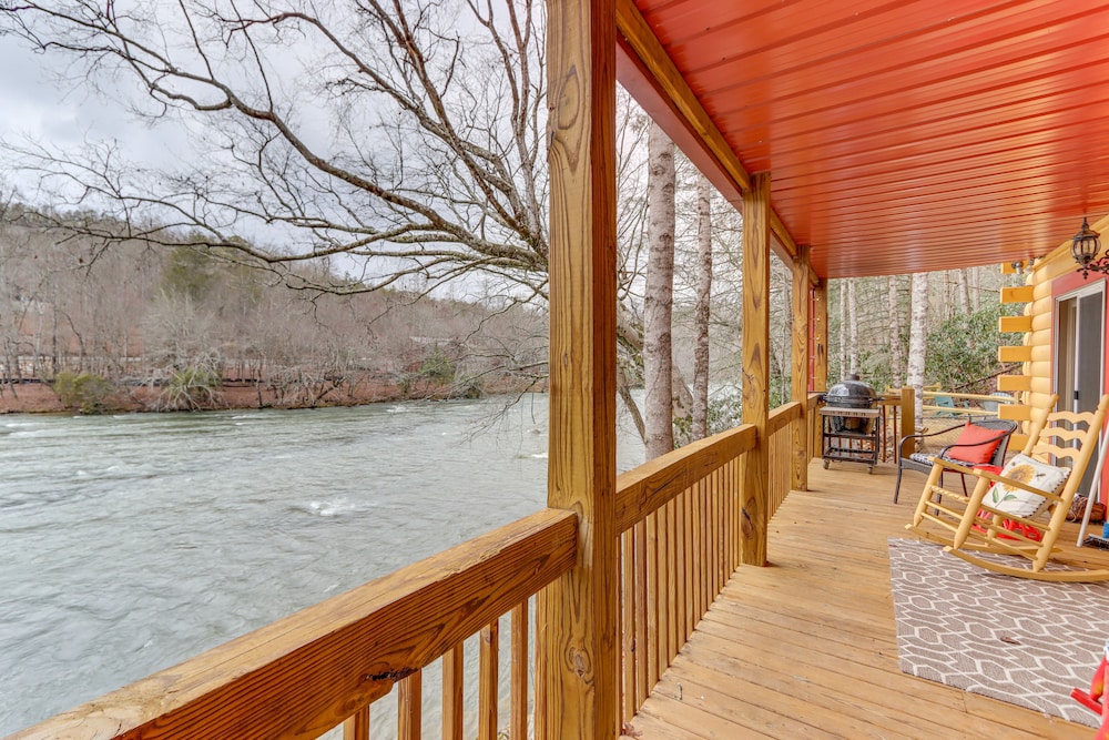 'toccoa Waterfront Hideaway:' Hot Tub & Fire Pit! view 5