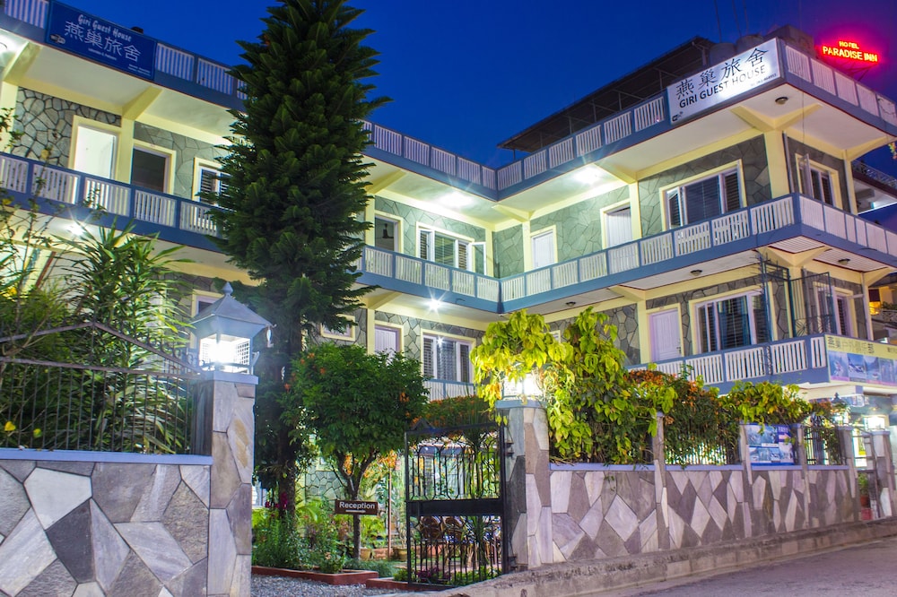 Giri Guest House