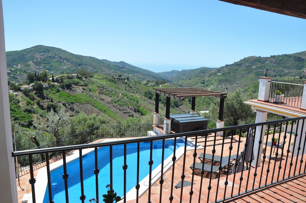 Villa El Dorado B&B and Wellness