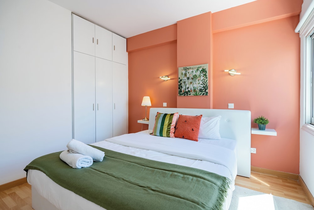 Oracle 2-BR Apt. & Balcony in Larnaca