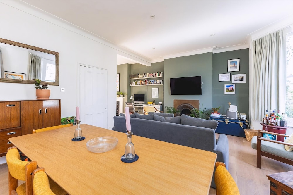 Leafy & Stylish Brixton Retreat