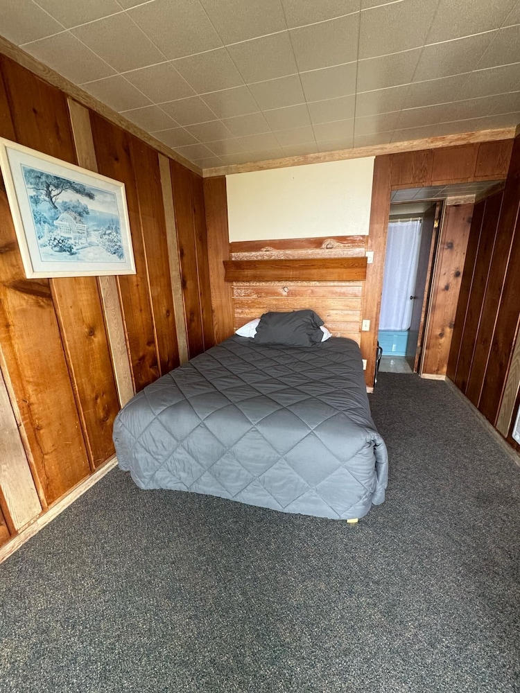 Sunset Oceanfront Lodging