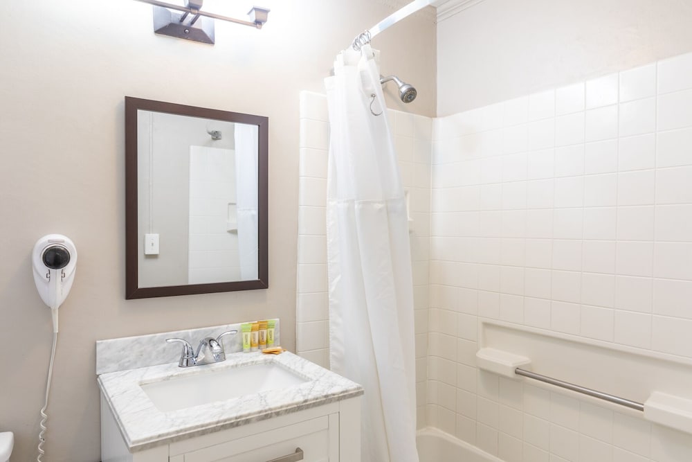 Vineyard Valley Inn