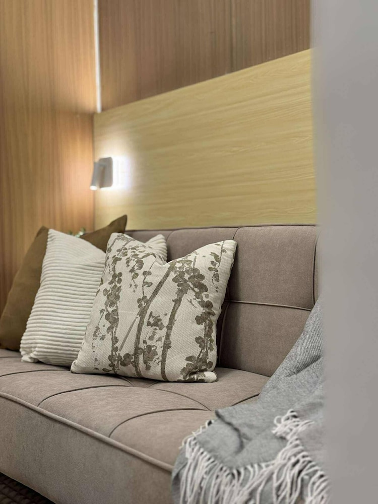 RED Luxe Haven Comfy Stay, Netflix and Fast Wifi Ready