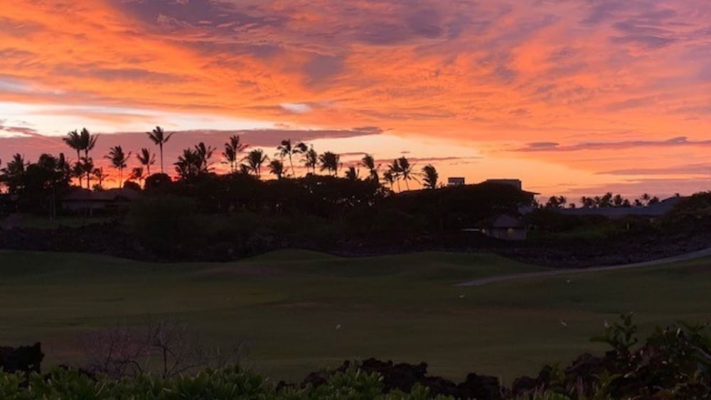 Walk to Restaurants/shopping - Excellent Golf Course Views - Private Beach Access - Vrkcv