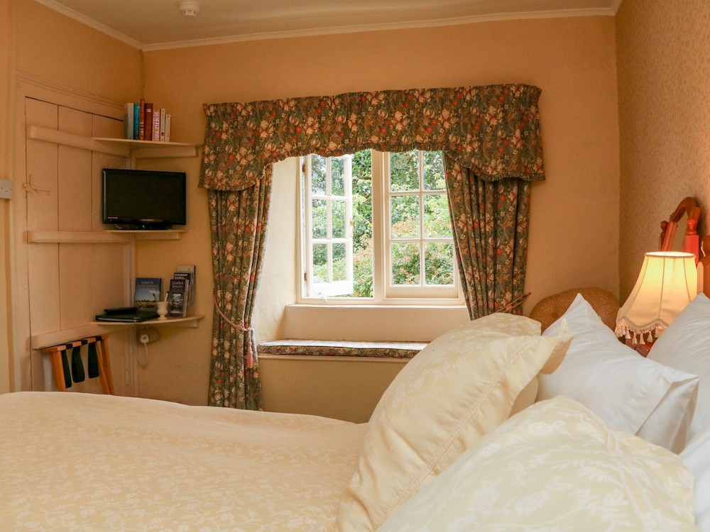 Lower Farm Annexe view 3