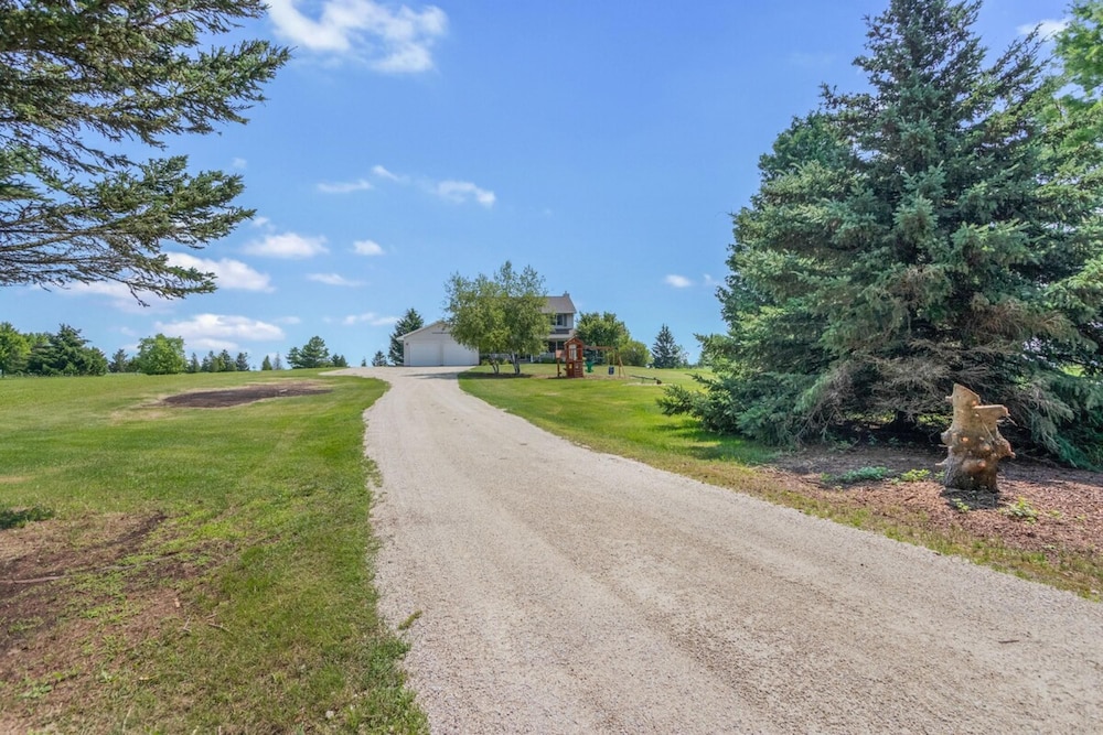 Freshly Updated Lake Michigan Home With Pool
