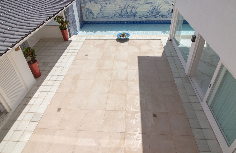 Mansão Pé na Areia Ferradura com 4Suítes