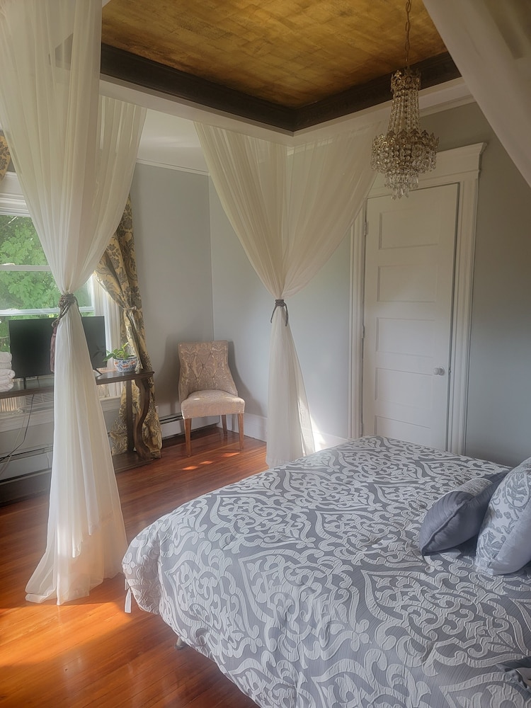 The Queen of the Catskills B&B
