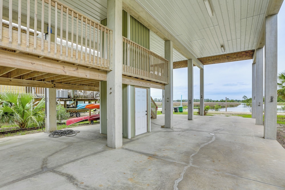 Family-friendly Waterfront Oasis: 7 Miles to Beach view 3