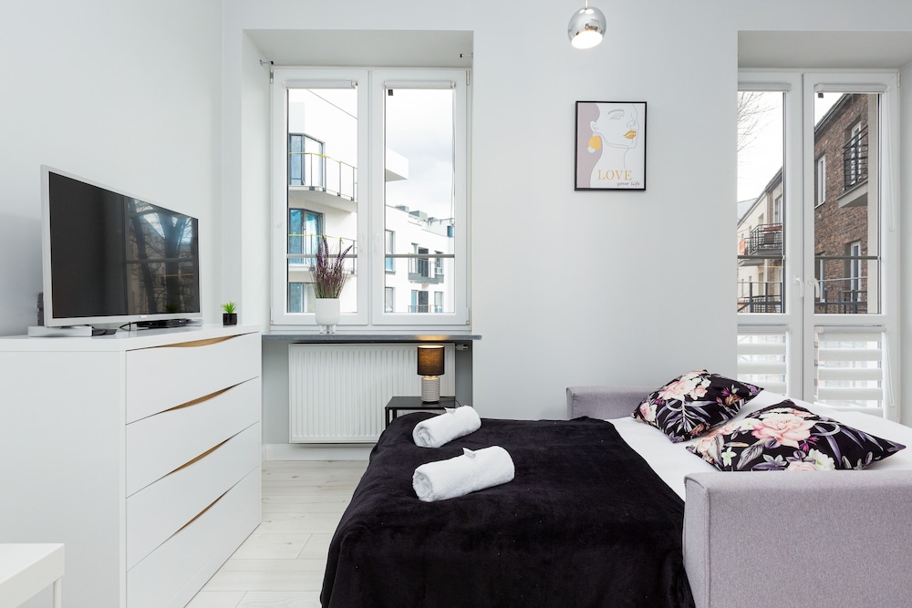 Cosy Studio With Balcony by Renters view 4