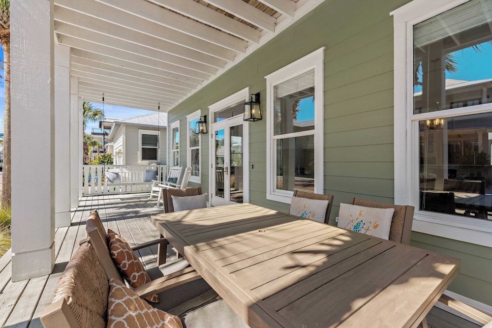 30A Wave and Sea by Avantstay Lagoon Pool, Walk to Beach