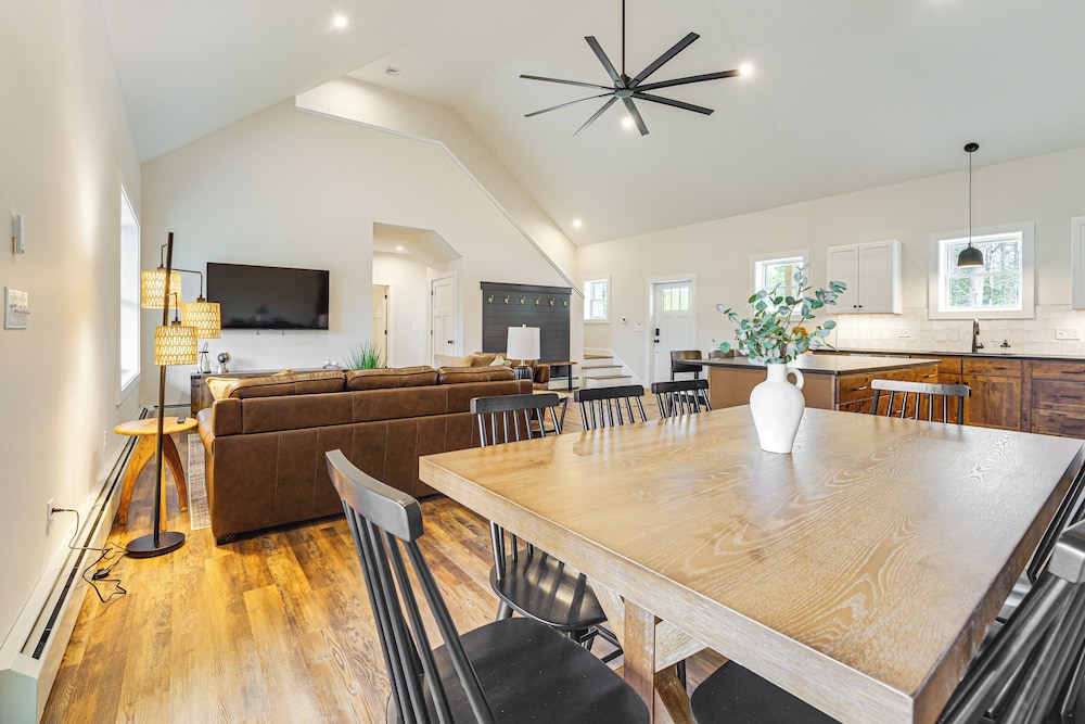 Walk to Sebago Town Beach: Luxe Townhome w/ Grill